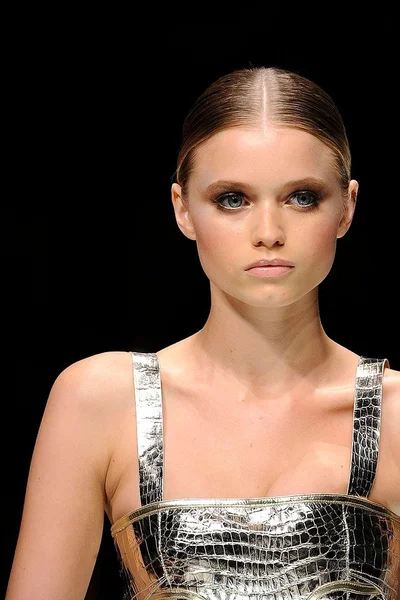 Look 15